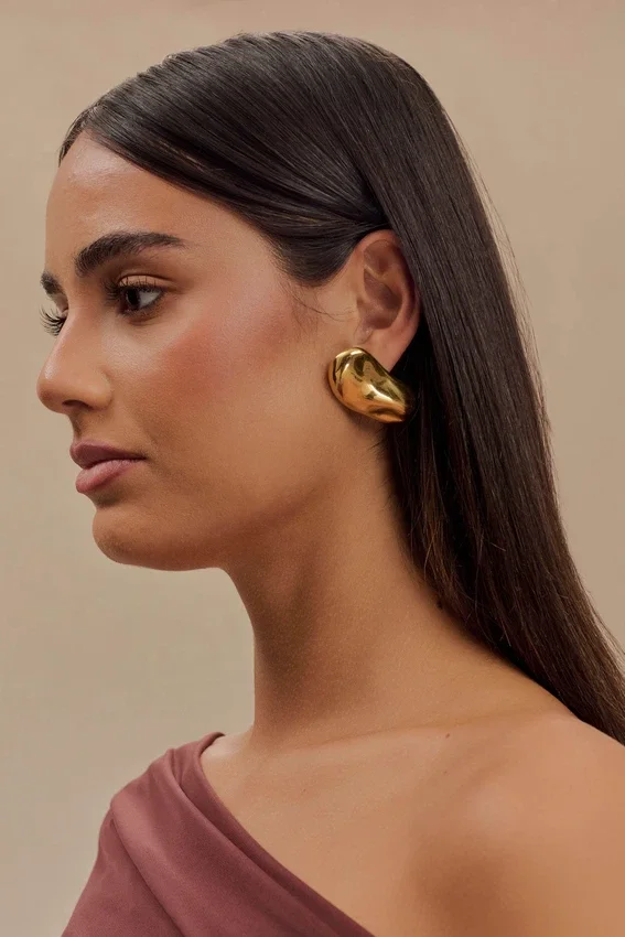 Alicia Horizontal Earrings – Gold Alicia Horizontal Earrings – Gold
