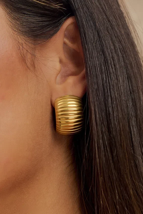Amelia Textured Hoop – Gold Amelia Textured Hoop – Gold