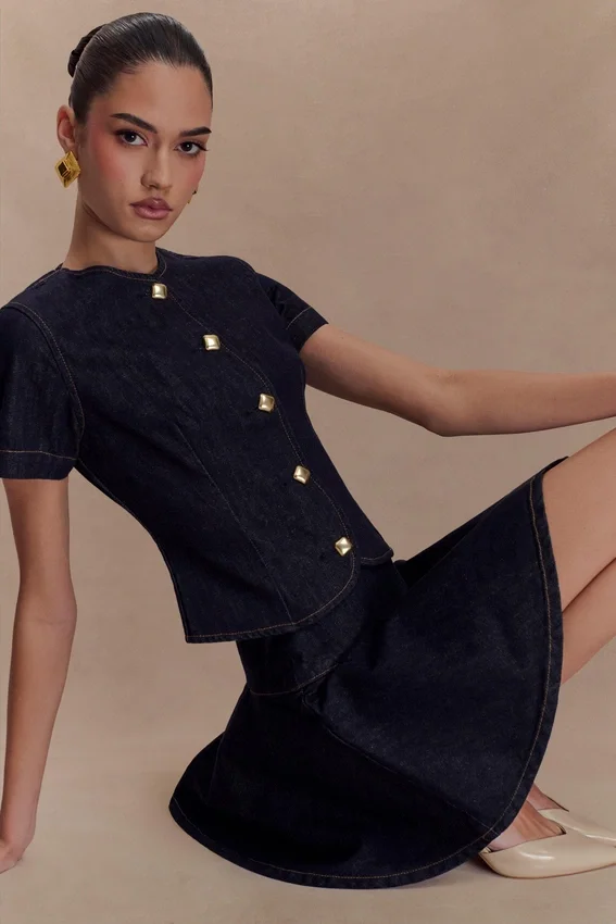 Bethany Short Sleeve Buttoned Denim Top – Washed Indigo Blue Bethany Short Sleeve Buttoned Denim Top – Washed Indigo Blue