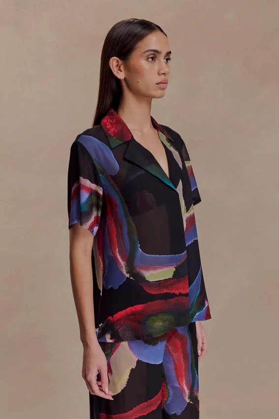 Rachel Chiffon Short Sleeve Shirt – Multi Fluid Reverie Print Rachel Chiffon Short Sleeve Shirt – Multi Fluid Reverie Print