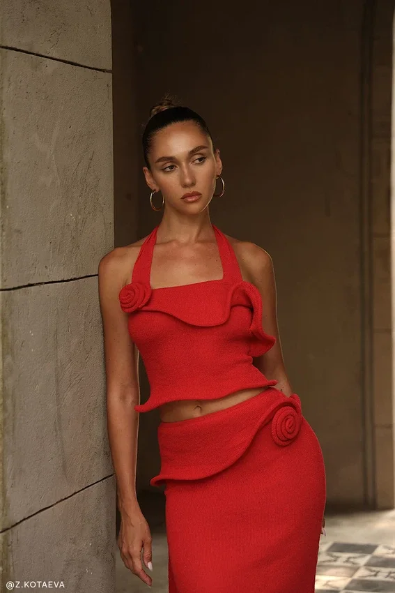Samira Halter Knit Twist Top – Red Samira Halter Knit Twist Top – Red