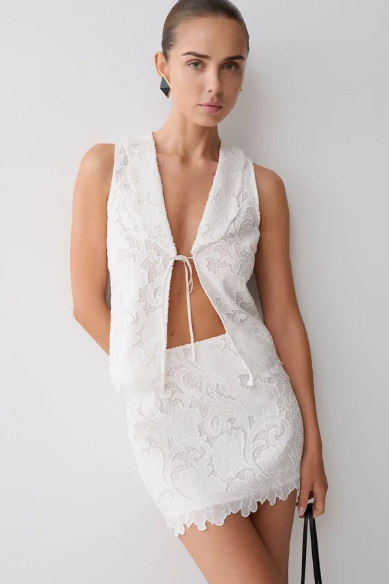 Tessa Broderie Tie Front Sleeveless Top – White Tessa Broderie Tie Front Sleeveless Top – White