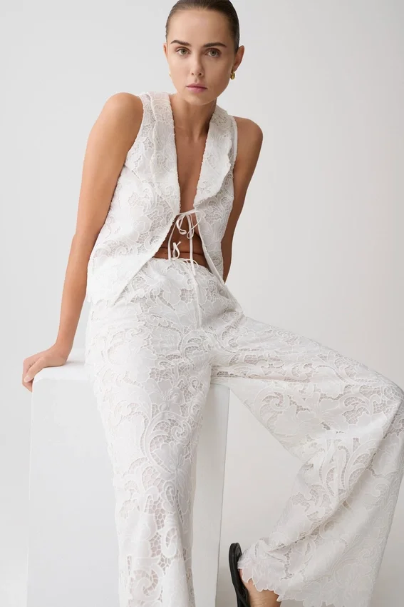Tessa Broderie Tie Front Sleeveless Top – White Tessa Broderie Tie Front Sleeveless Top – White