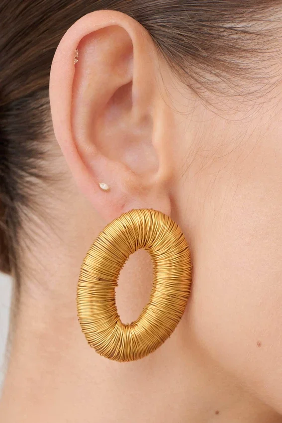 Yara Metal Wounded Stud Earring – Gold Yara Metal Wounded Stud Earring – Gold