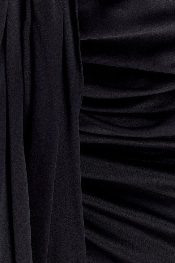 Zendaya Silk Midi Skirt – Black Zendaya Silk Midi Skirt – Black